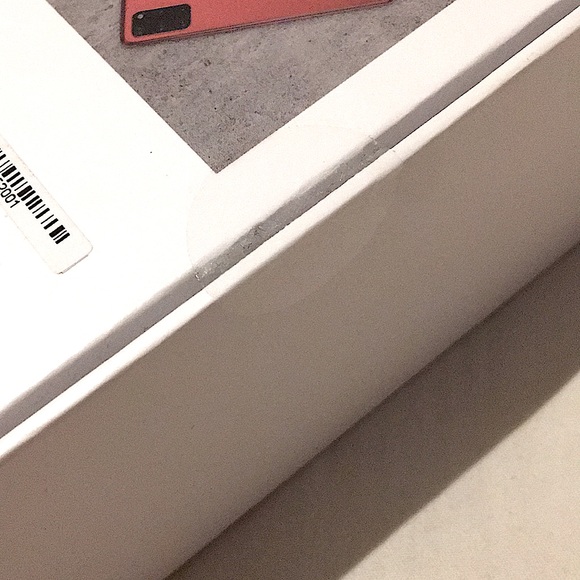 Samsung UV Sterilizer With Wireless Charger - Picture 5 of 7